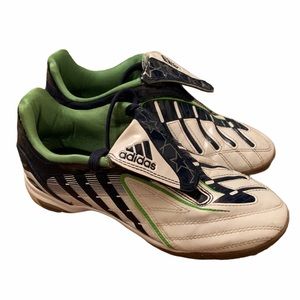 Adidas Predator Absolion Indoor Soccer Shoe  3.5